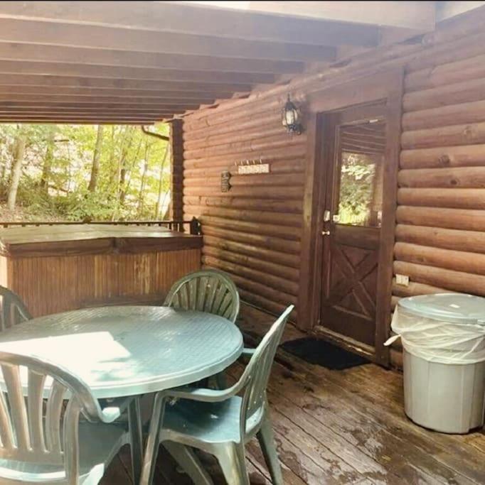 Rustic Black Bear Cabin Pigeon Forge Esterno foto