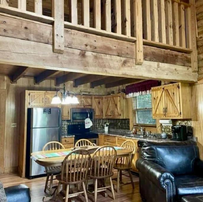 Rustic Black Bear Cabin Pigeon Forge Esterno foto